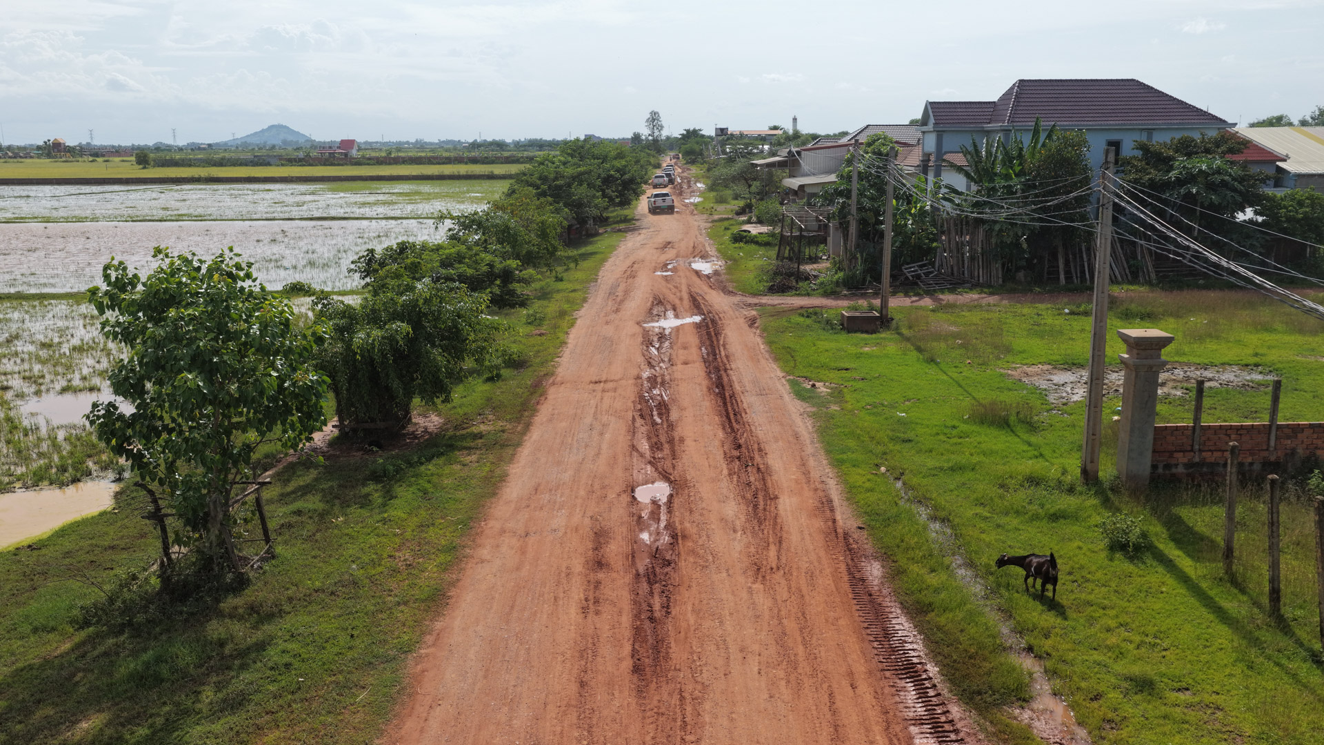 ឯកឧត្តម ឆាយ ឫទ្ធិសែន អញ្ជើញចុះពិនិត្យជាក់ស្ដែងស្ថានភាពផ្លូវចំនួន ៣ខ្សែស្ថិតនៅក្នុងខេត្តសៀមរាប 56 DJI 20260818162344 0081 D