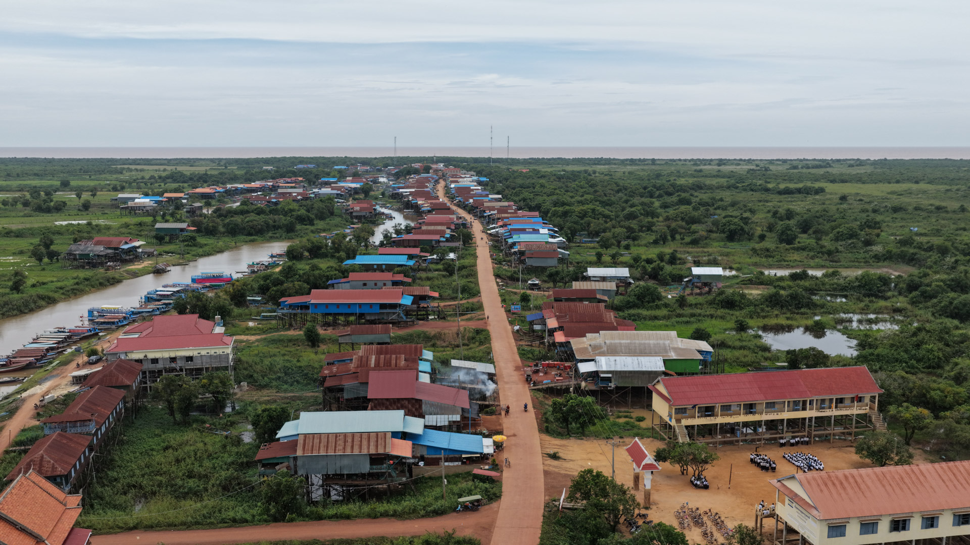 ឯកឧត្តម ឆាយ ឫទ្ធិសែន ដឹកនាំមន្ដ្រីបច្ចេកទេសអញ្ជើញចុះពិនិត្យជាក់ស្ដែងស្ថានភាពផ្លូវចំនួន ១ខ្សែ និងពិនិត្យតម្រាយខ្សែផ្លូវ ចំនួន ២ខ្សែ ស្ថិតនៅក្នុងខេត្តសៀមរាប 26 DJI 20260819095421 0135 D