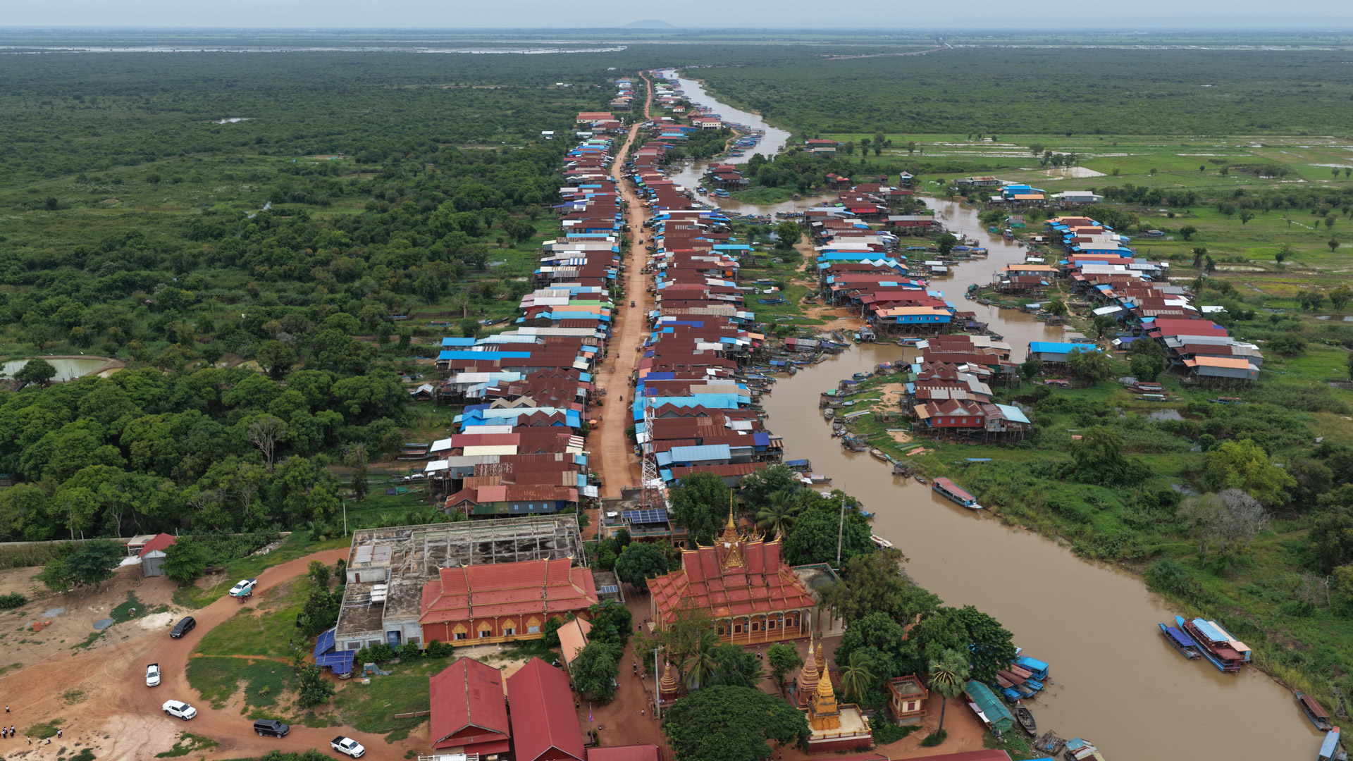 ឯកឧត្តម ឆាយ ឫទ្ធិសែន ដឹកនាំមន្ដ្រីបច្ចេកទេសអញ្ជើញចុះពិនិត្យជាក់ស្ដែងស្ថានភាពផ្លូវចំនួន ១ខ្សែ និងពិនិត្យតម្រាយខ្សែផ្លូវ ចំនួន ២ខ្សែ ស្ថិតនៅក្នុងខេត្តសៀមរាប 27 DJI 20260819095741 0140 D
