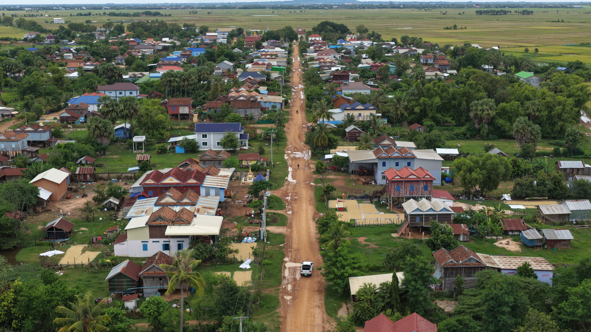 ឯកឧត្តម ឆាយ ឫទ្ធិសែន ដឹកនាំមន្ដ្រីបច្ចេកទេសអញ្ជើញចុះពិនិត្យជាក់ស្ដែងស្ថានភាពផ្លូវចំនួន ១ខ្សែ នៅក្នុងខេត្តកំពង់ធំ និងពិនិត្យផ្លូវរងផលប៉ះពាល់ដោយសារគ្រោះធម្មជាតិចំនួន ២ទីតាំង នៅក្នុងខេត្តកំពង់ចាម និងខេត្តត្បូងឃ្មុំ 14 DJI 20260819124811 0240 D
