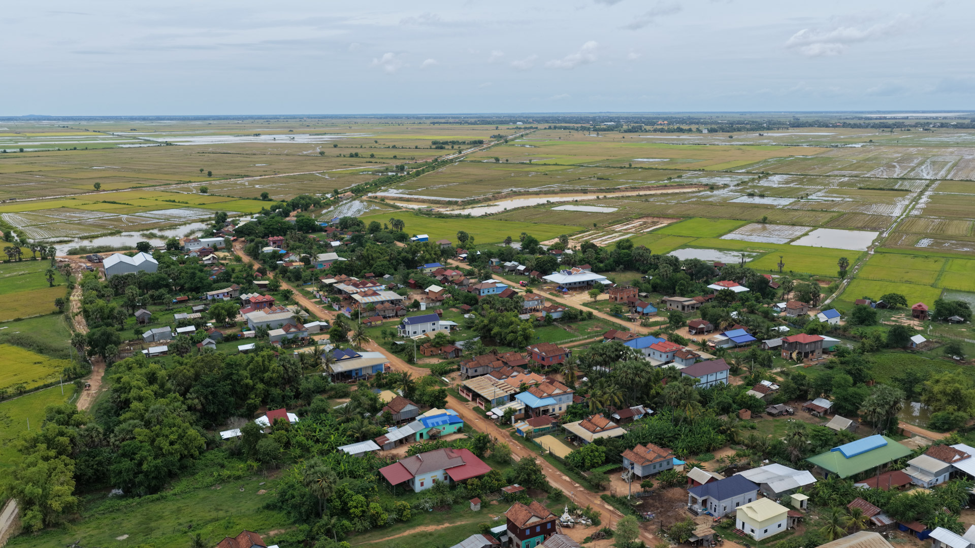 ឯកឧត្តម ឆាយ ឫទ្ធិសែន ដឹកនាំមន្ដ្រីបច្ចេកទេសអញ្ជើញចុះពិនិត្យជាក់ស្ដែងស្ថានភាពផ្លូវចំនួន ១ខ្សែ នៅក្នុងខេត្តកំពង់ធំ និងពិនិត្យផ្លូវរងផលប៉ះពាល់ដោយសារគ្រោះធម្មជាតិចំនួន ២ទីតាំង នៅក្នុងខេត្តកំពង់ចាម និងខេត្តត្បូងឃ្មុំ 16 DJI 20260819124952 0245 D