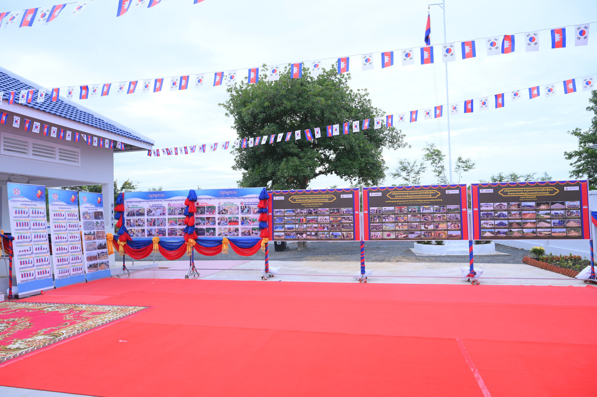 ពិធីសម្ពោធដាក់ឱ្យប្រើប្រាស់ជាផ្លូវការអគារមណ្ឌលសុខភាពម៉ាឡៃ និងសមិទ្ធផលនានារបស់គម្រោងការកសាងភូមិសន្តិភាព តាមរយៈការអភិវឌ្ឍសហគមន៍ជនបទចម្រុះ 44 DSC 2946
