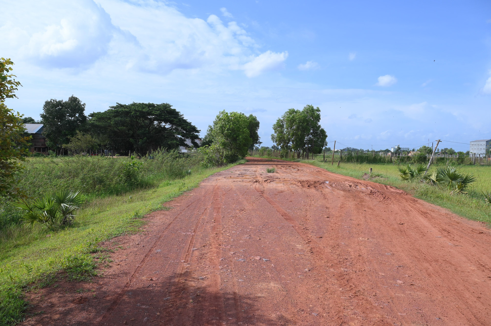 ឯកឧត្តម ឆាយ ឫទ្ធិសែន អញ្ជើញចុះពិនិត្យជាក់ស្ដែងស្ថានភាពផ្លូវចំនួន ៣ខ្សែស្ថិតនៅក្នុងខេត្តសៀមរាប 52 DSC 8160