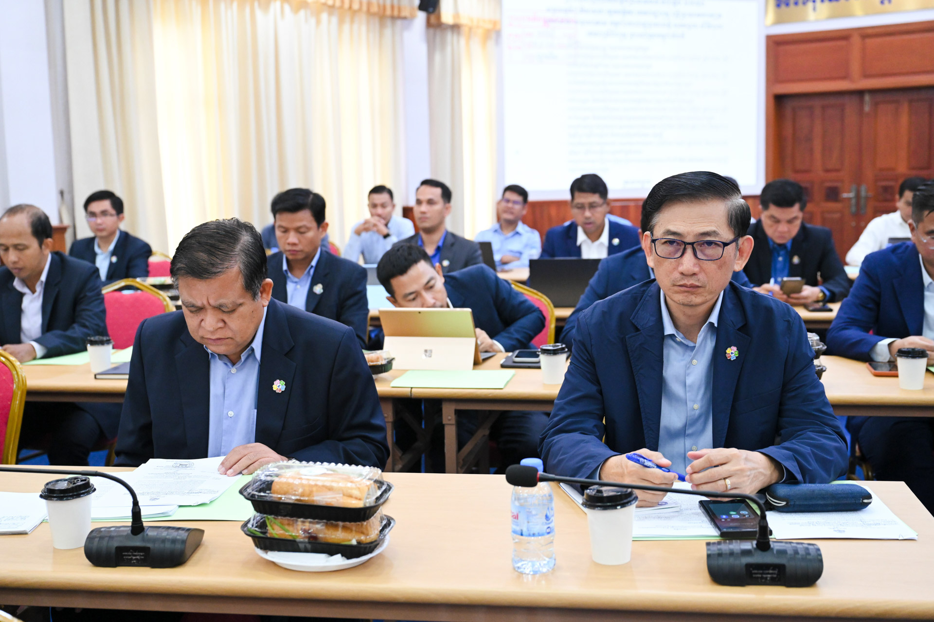 ឯកឧត្ដម ឆាយ ឫទ្ធិសែន អញ្ជើញជាអធិបតីដឹកនាំកិច្ចប្រជុំត្រួតពិនិត្យវឌ្ឍនភាពការងារប្រចាំនព្វមាស ឆ្នាំ២០២៦ និងទិសដៅការងារបន្ដ របស់ក្រសួងអភិវឌ្ឍន៍ជនបទ 53 40DSC 8753