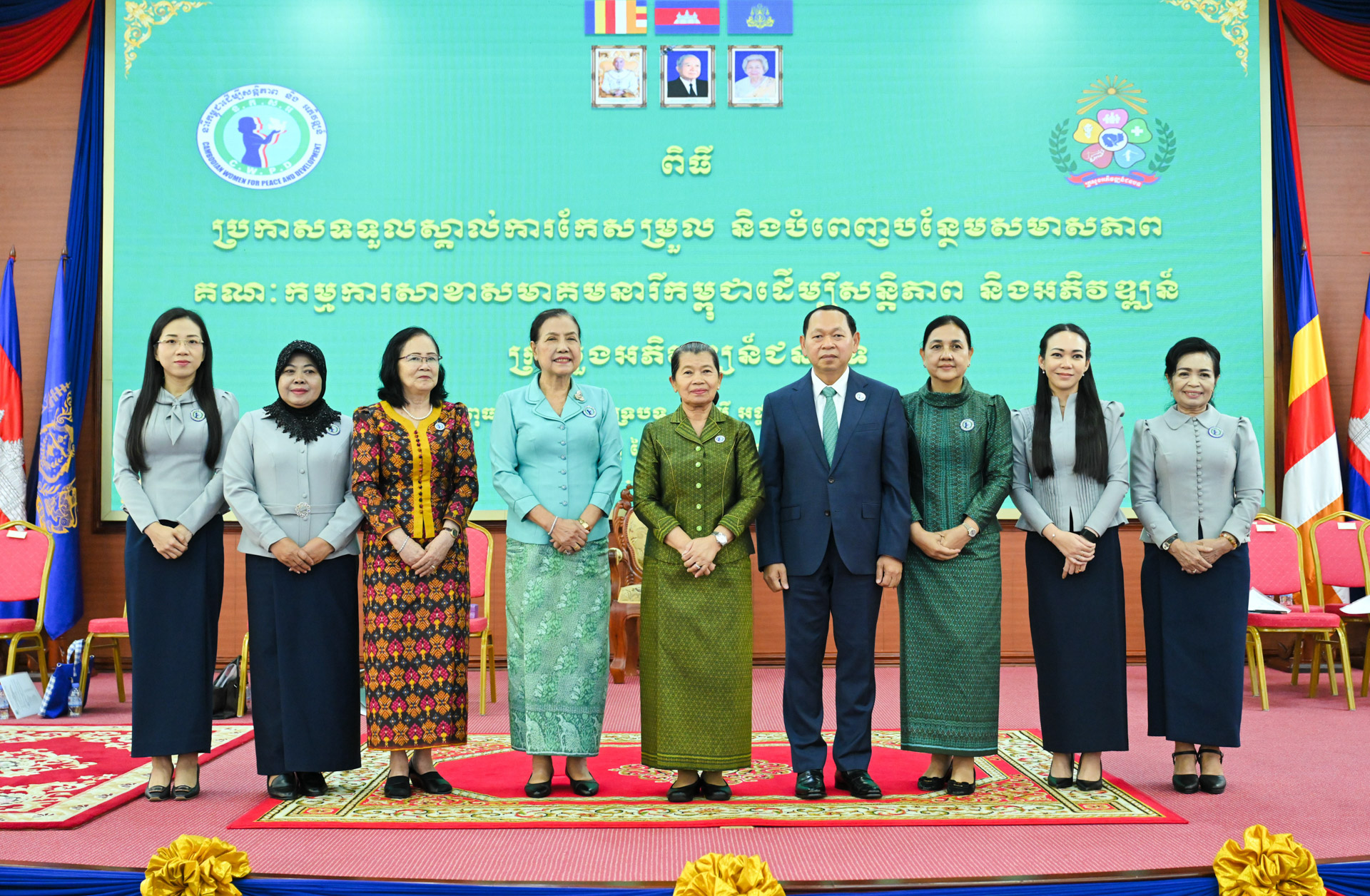 ពិធីប្រកាសទទួលស្គាល់ការកែសម្រួល និងបំពេញបន្ថែមសមាសភាពគណៈកម្មការសាខាសមាគមនារីកម្ពុជាដើម្បីសន្តិភាពនិងអភិវឌ្ឍន៍ ក្រសួងអភិវឌ្ឍន៍ជនបទ 138 DSC 5833