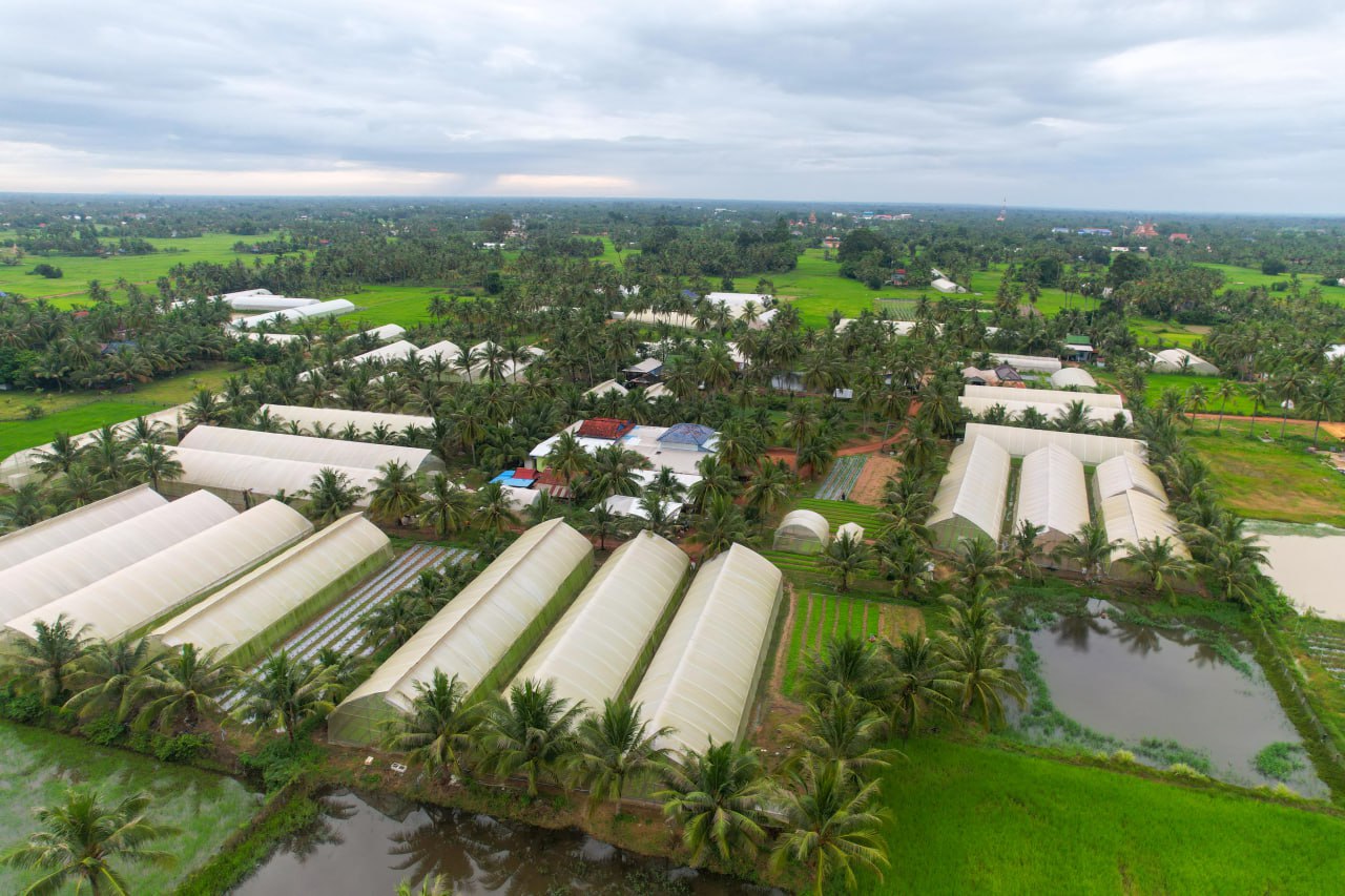 កិច្ចប្រជុំអន្ដរក្រសួងក្រោមយន្តការ “ត្រី-វិស័យ” ថ្នាក់រដ្ឋមន្ត្រី លើកទី៧ ស្តីពីការសម្របសម្រួលការអនុវត្តកម្មវិធីនយោបាយ និងសកម្មភាពដែលពាក់ព័ន្ធនឹងសហគមន៍កសិកម្មទំនើប សហគមន៍កសិករប្រើប្រាស់ទឹក និងភូមិគំរូ 65 photo 2024 09 23 11 48 11