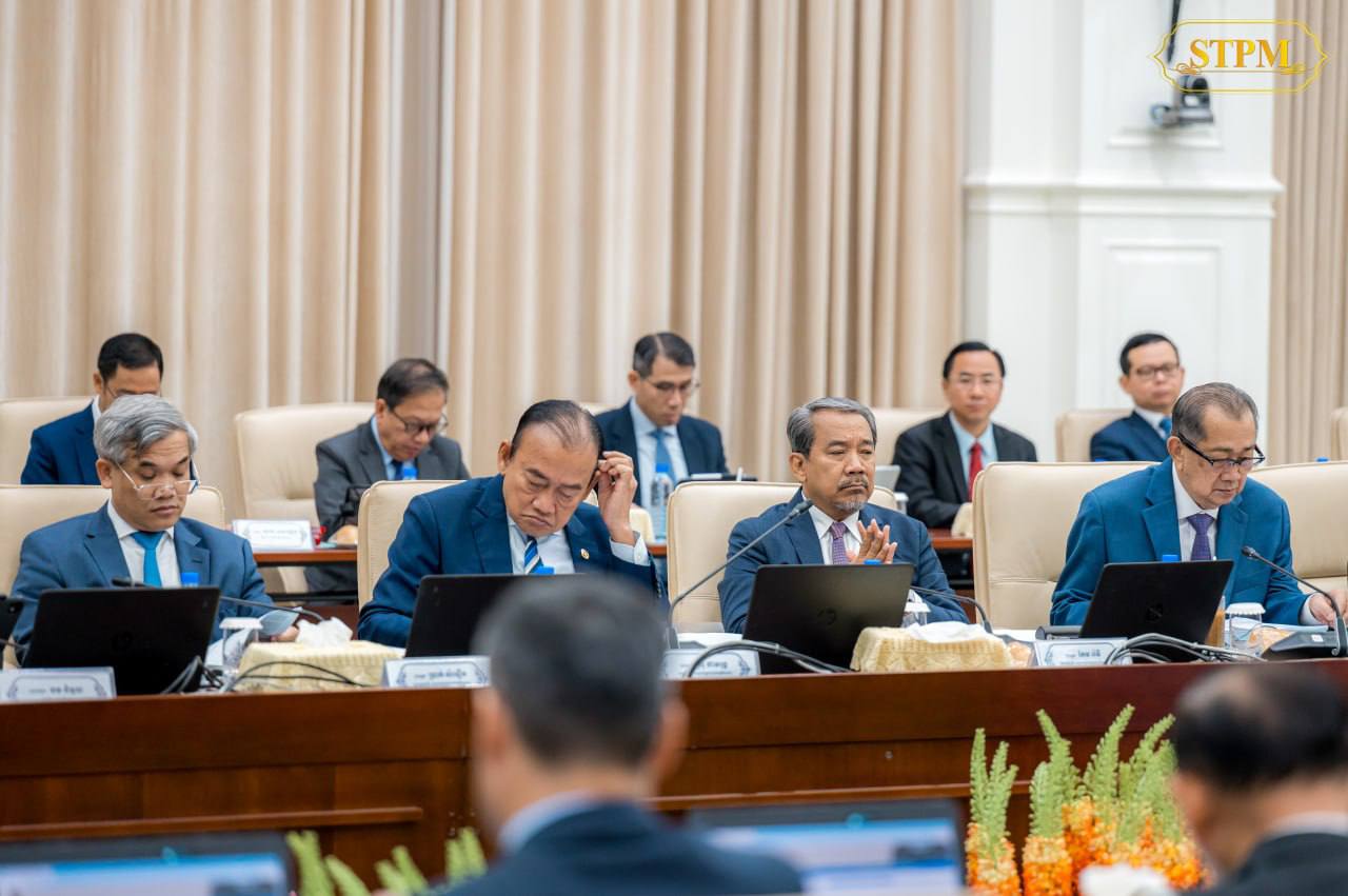 ឯកឧត្ដម ឆាយ ឫទ្ធិសែន អញ្ជើញចូលរួមក្នុងកិច្ចប្រជុំពេញអង្គគណៈរដ្ឋមន្ត្រី នៅទីស្ដីការគណៈរដ្ឋមន្ដ្រី 32 14 10