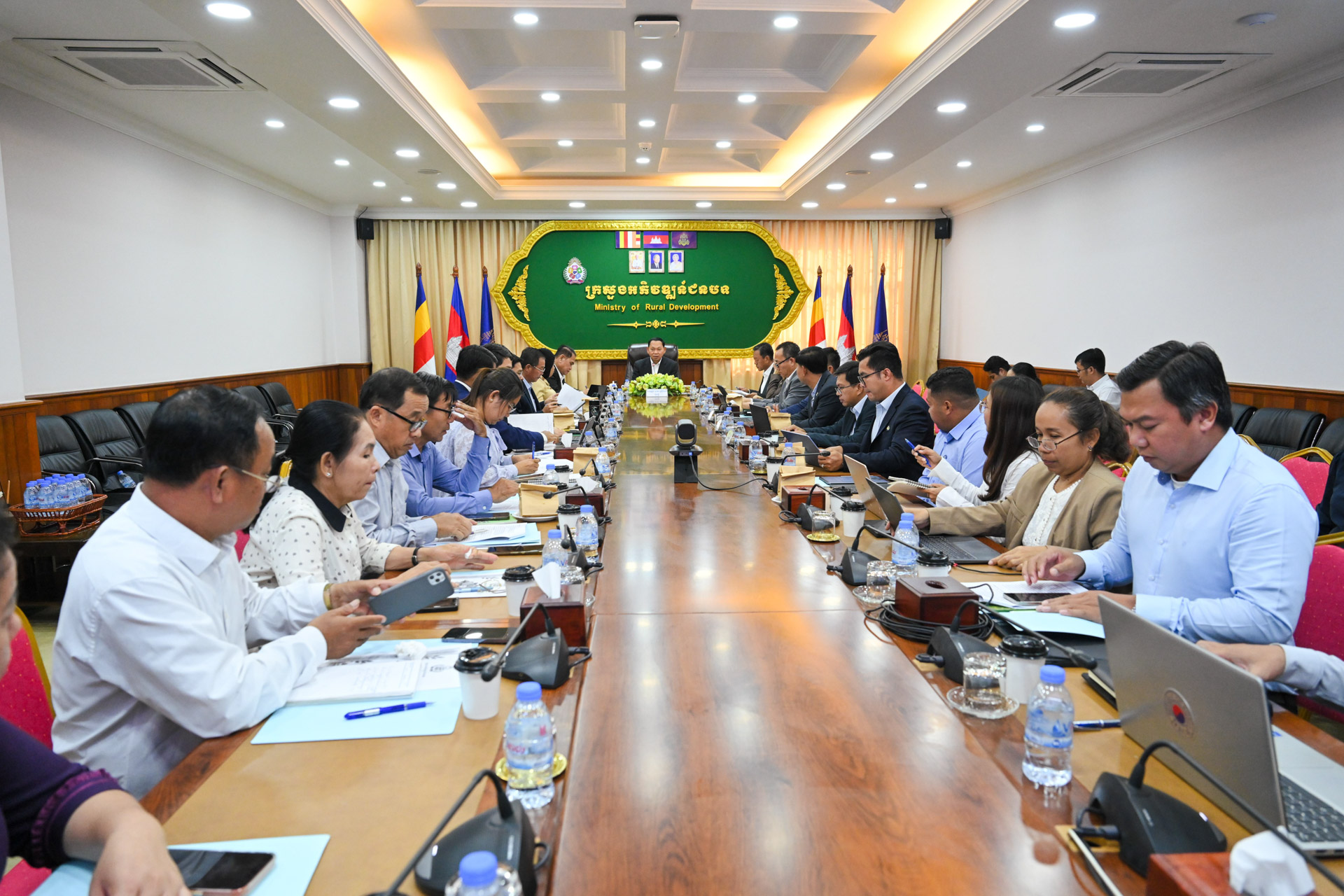 ឯកឧត្តម ឆាយ ឫទ្ធិសែន អញ្ជើញដឹកនាំកិច្ចប្រជុំពិនិត្យវឌ្ឍនការរៀបចំផែនការយុទ្ធសាស្ដ្រ តាមកម្មវិធីអាទិភាពរបស់ក្រសួងអភិវឌ្ឍន៍ជនបទ 16 2 2