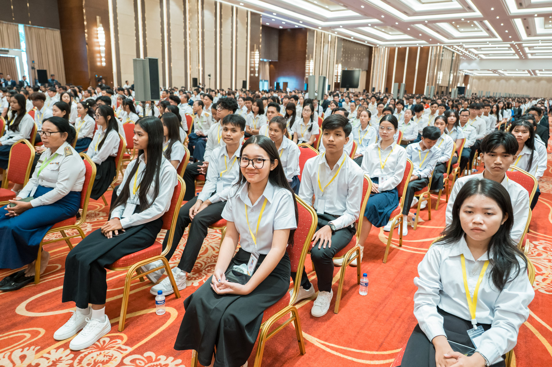 ឯកឧត្ដម ឆាយ ឫទ្ធិសែន អញ្ជើញចូលរួមជាកិត្តិយសក្នុងពិធីសំណេះសំណាលជាមួយសិស្សនិទ្ទេស A នៃការប្រឡងសញ្ញាបត្រមធ្យមសិក្សាទុតិយភូមិ និងការប្រឡងសញ្ញាបត្របច្ចេកទេសនិងវិជ្ជាជីវៈកម្រិត៣ សរុបចំនួន ២,០៤៤នាក់ 33 20DSC 1057