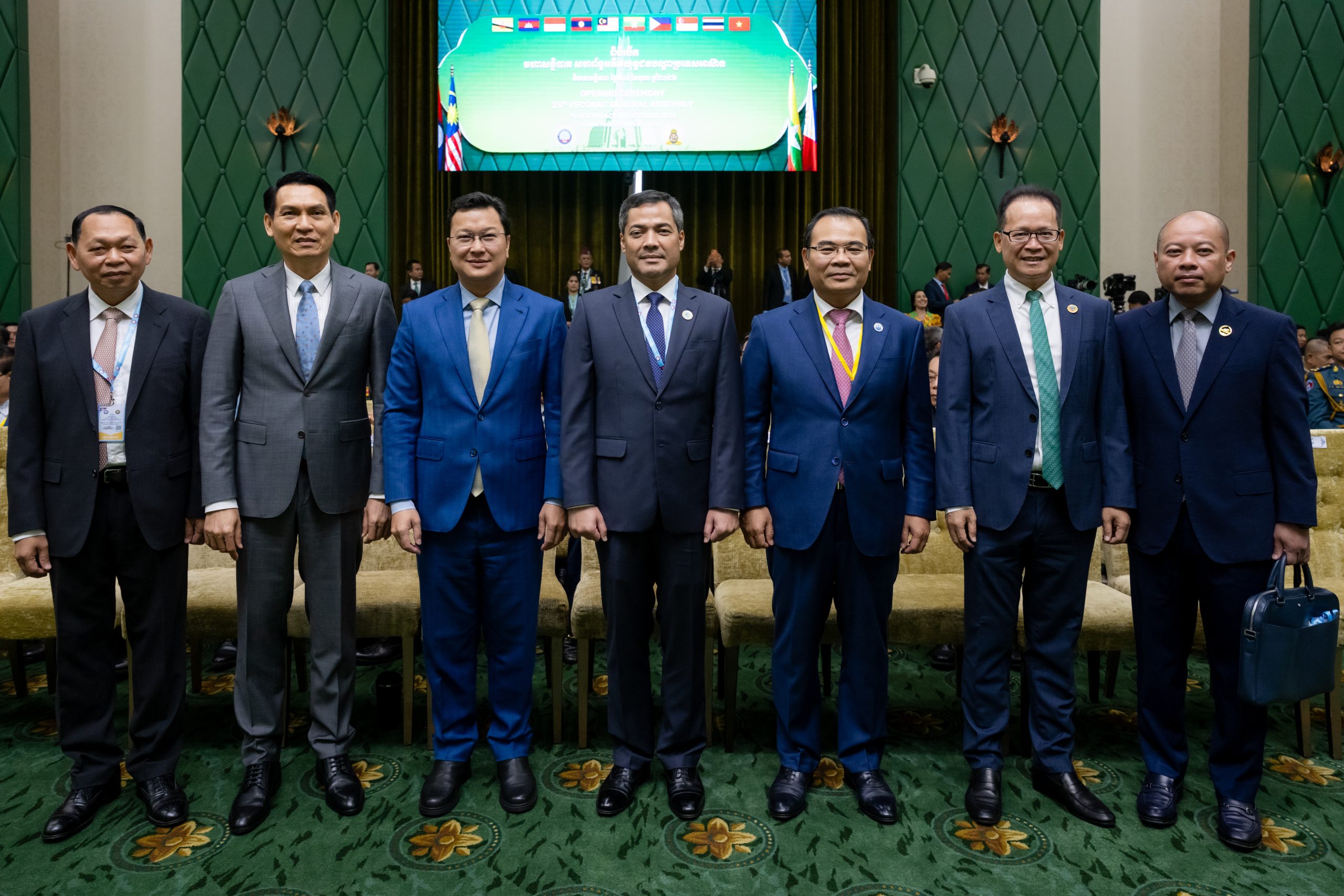 ឯកឧត្តម ឆាយ ឫទ្ធិសែន អញ្ជើញចូលរួមជាភ្ញៀវកិត្តិយសក្នុងកម្មវិធីបើកមហាសន្និបាតសហព័ន្ធអតីតយុទ្ធជនបណ្តាប្រទេសអាស៊ាន លើកទី២៥ 41 23 scaled