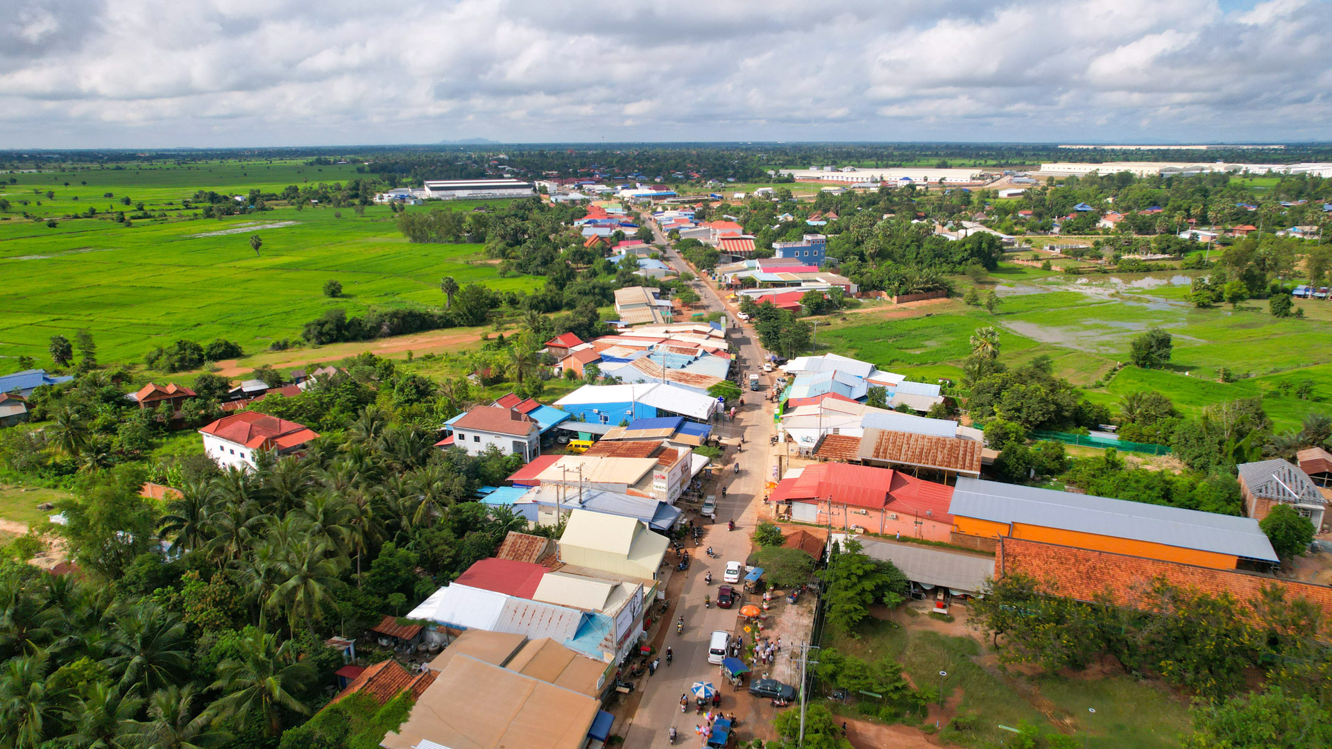 ឯកឧត្ដម ឆាយ ឫទ្ធិសែន អញ្ជើញចុះពិនិត្យជាក់ស្ដែងហេដ្ឋារចនាសម្ព័ន្ធផ្លូវជនបទចំនួន ០៣ខ្សែ ដែលបានរងផលប៉ះពាល់ដោយសារជំនន់ទឹកភ្លៀង ស្ថិតនៅក្នុងស្រុកសាមគ្គីមានជ័យ ខេត្តកំពង់ឆ្នាំង។ 14 3 8