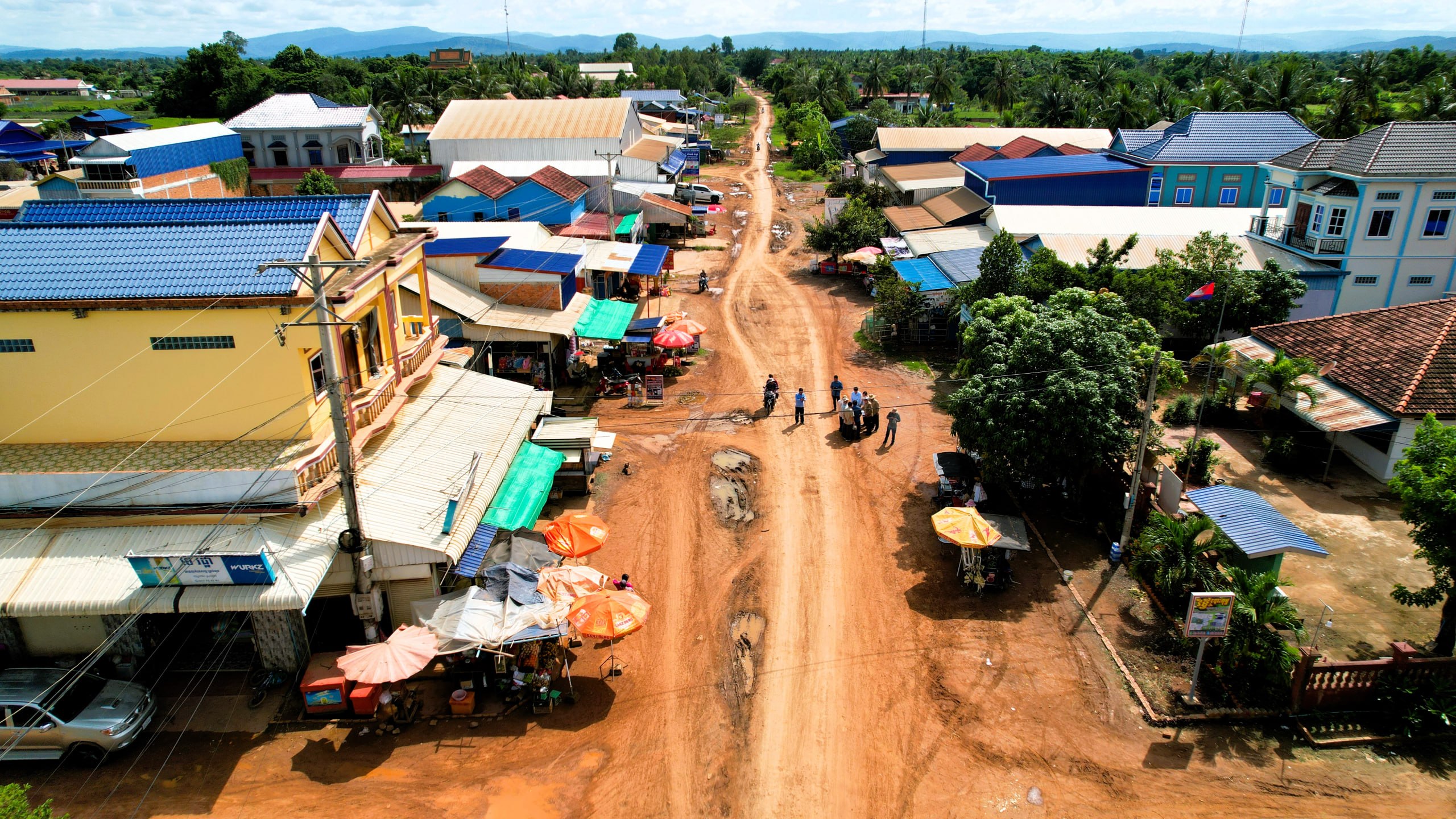 ឯកឧត្ដម ឆាយ ឫទ្ធិសែន ដឹកនាំមន្ដ្រីបច្ចេកទេស អញ្ជើញចុះពិនិត្យជាក់ស្ដែងហេដ្ឋារចនាសម្ព័ន្ធផ្លូវជនបទចំនួន ៣ខ្សែ ដែលស្ថិតនៅក្នុងខេត្តបាត់ដំបង 37 photo 2026 10 30 14 09 57