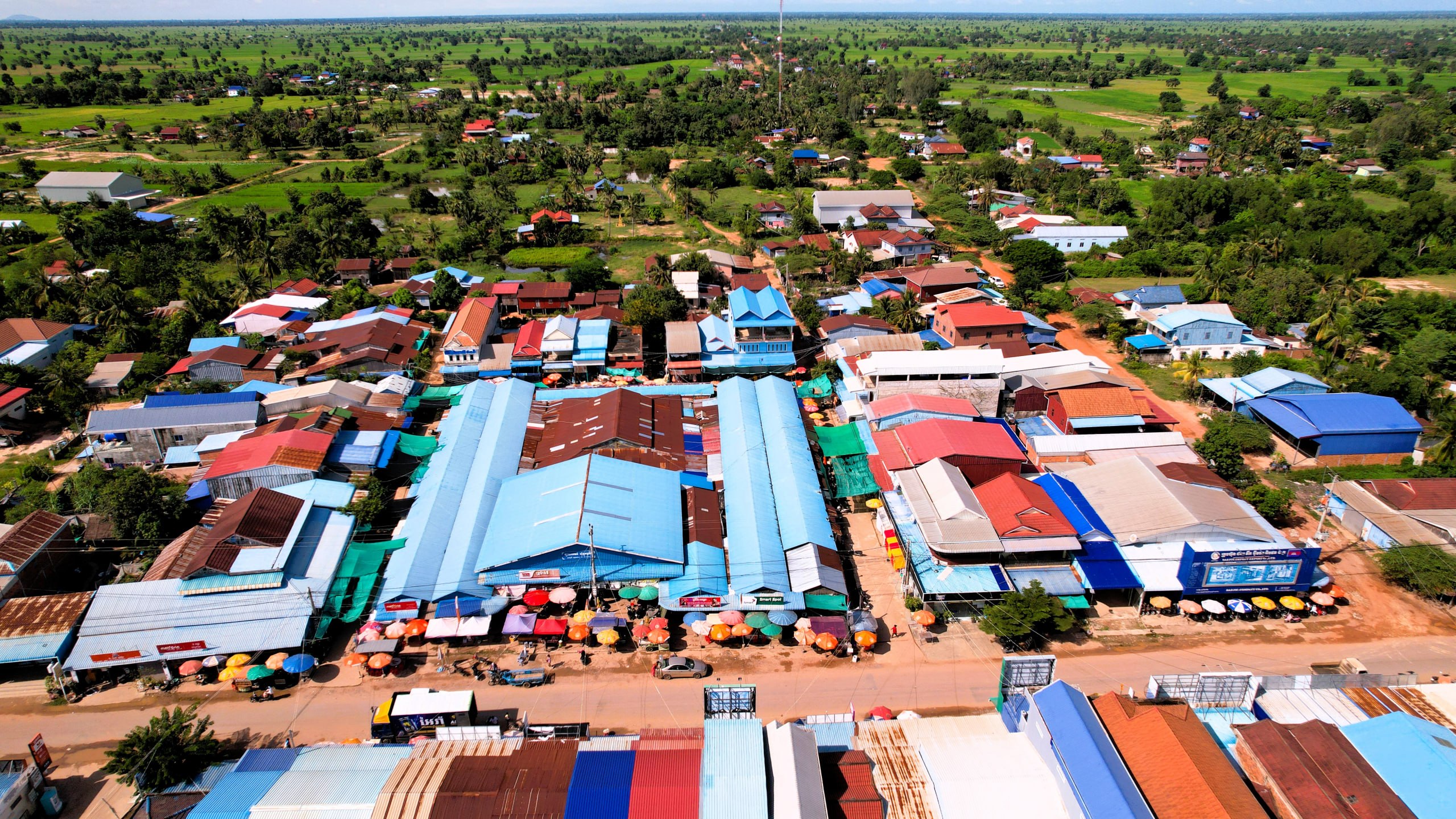 ឯកឧត្ដម ឆាយ ឫទ្ធិសែន ដឹកនាំមន្ដ្រីបច្ចេកទេស អញ្ជើញចុះពិនិត្យជាក់ស្ដែងហេដ្ឋារចនាសម្ព័ន្ធផ្លូវជនបទចំនួន ៣ខ្សែ ដែលស្ថិតនៅក្នុងខេត្តបាត់ដំបង 41 photo 2026 10 30 16 03 09